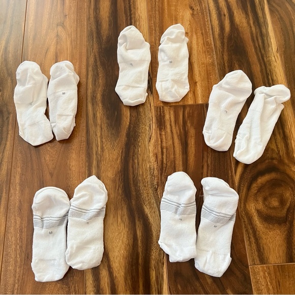 NWOT bundle of 5 pairs Nike footie socks - Picture 2 of 2